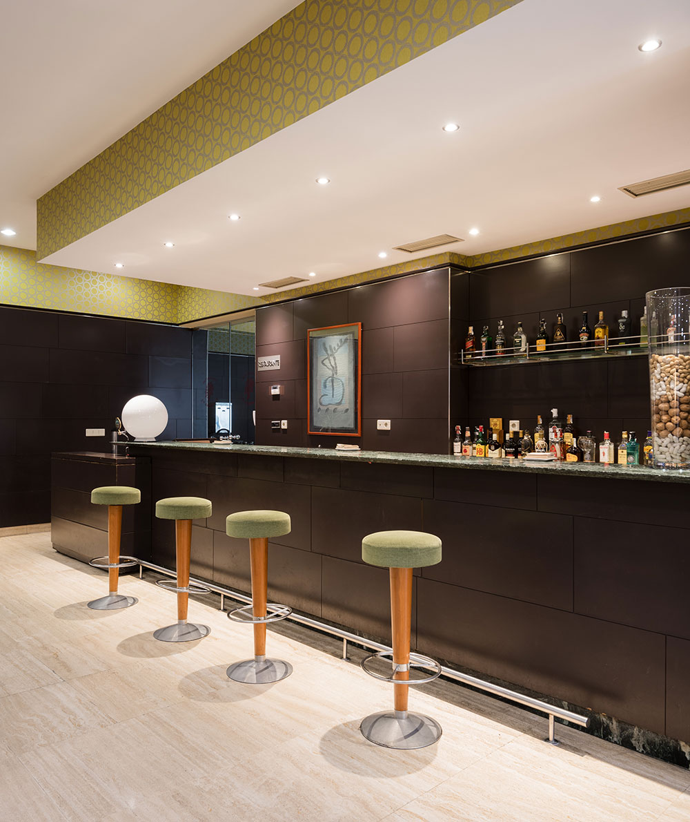 hotel bar